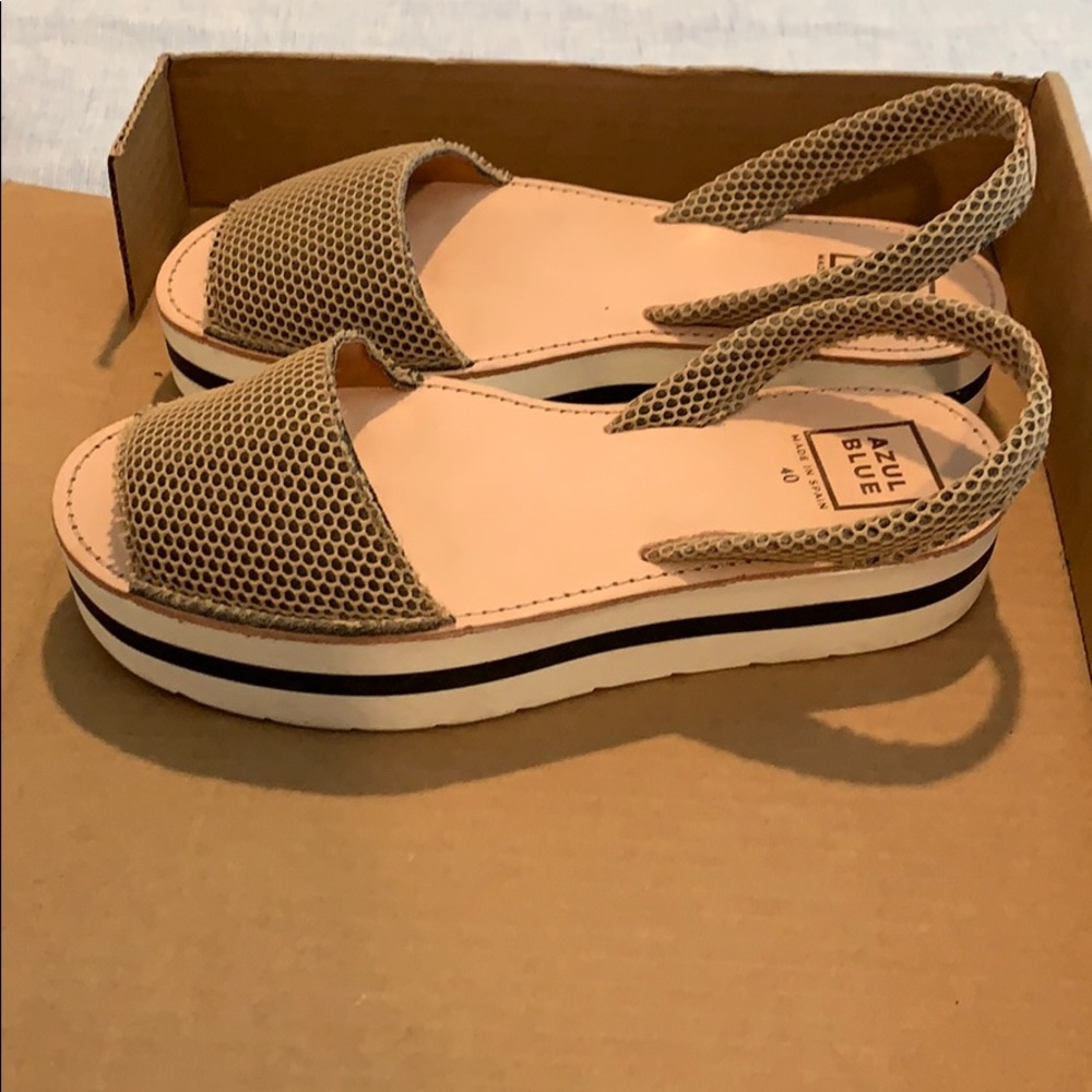 Sandals - Picture 2 of 3